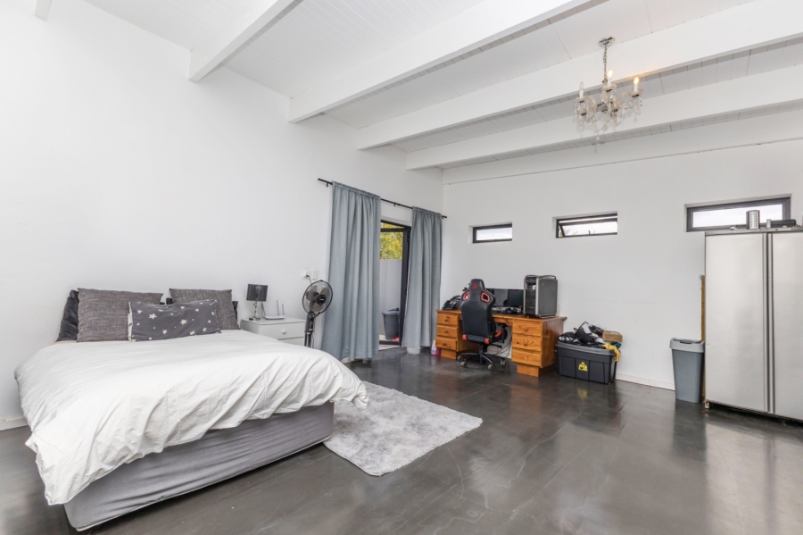 5 Bedroom Property for Sale in Mikro Park Western Cape